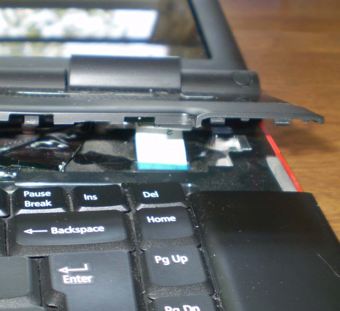 Làm thế nào để thay bàn phím laptop bị hỏng